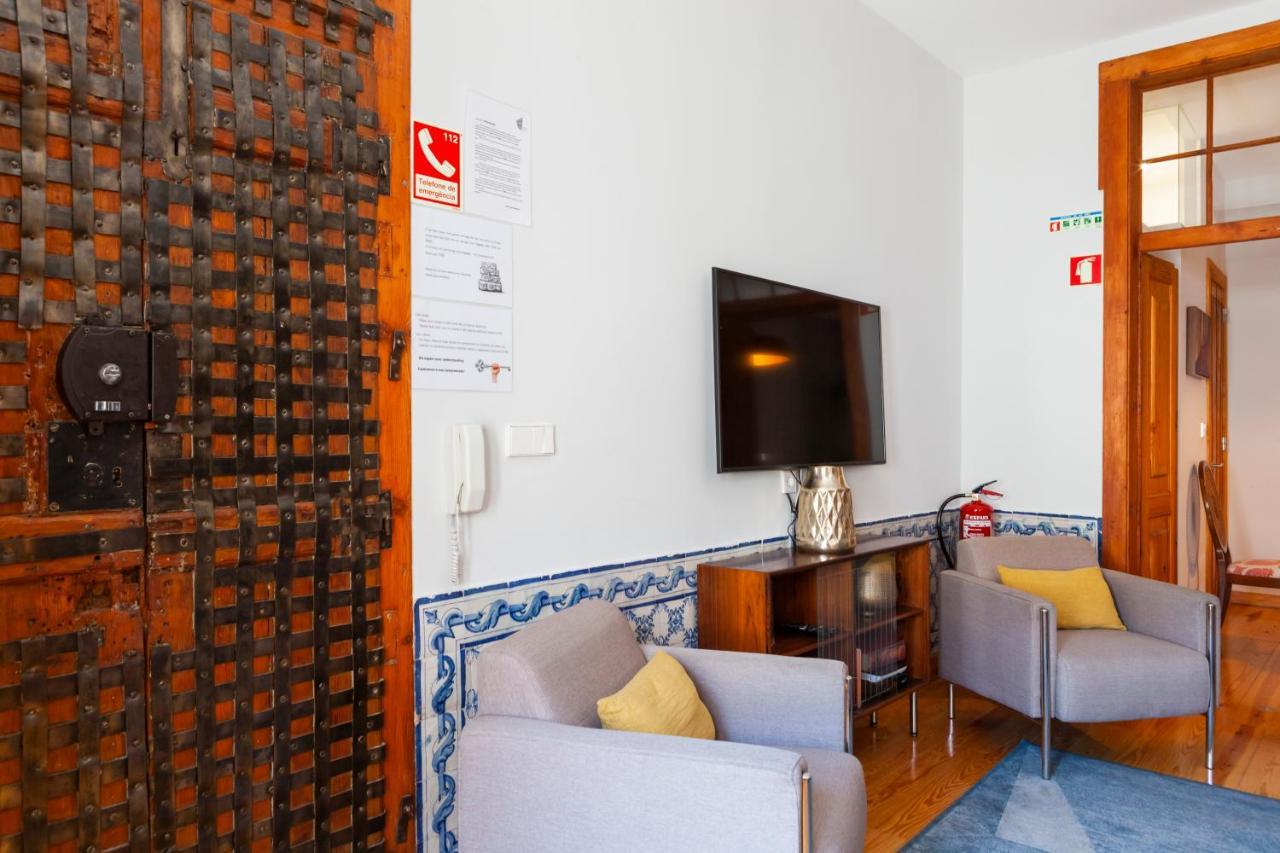 Alfama Terrace Apartment With Authentic XVIII Tiles And Historic Notes 3 Bedrooms & 2 Bathrooms Ac Lisbon Luaran gambar
