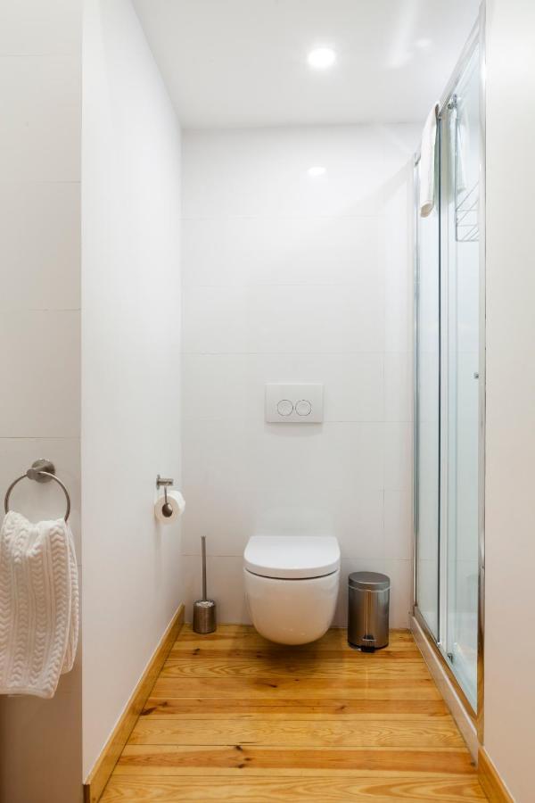Alfama Terrace Apartment With Authentic XVIII Tiles And Historic Notes 3 Bedrooms & 2 Bathrooms Ac Lisbon Luaran gambar