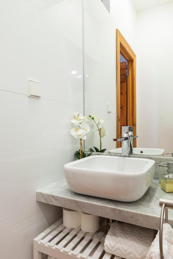 Alfama Terrace Apartment With Authentic XVIII Tiles And Historic Notes 3 Bedrooms & 2 Bathrooms Ac Lisbon Luaran gambar