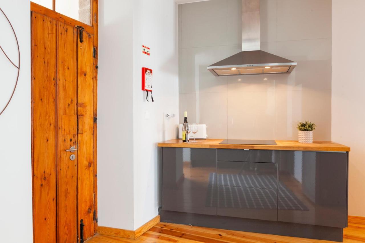 Alfama Terrace Apartment With Authentic XVIII Tiles And Historic Notes 3 Bedrooms & 2 Bathrooms Ac Lisbon Luaran gambar