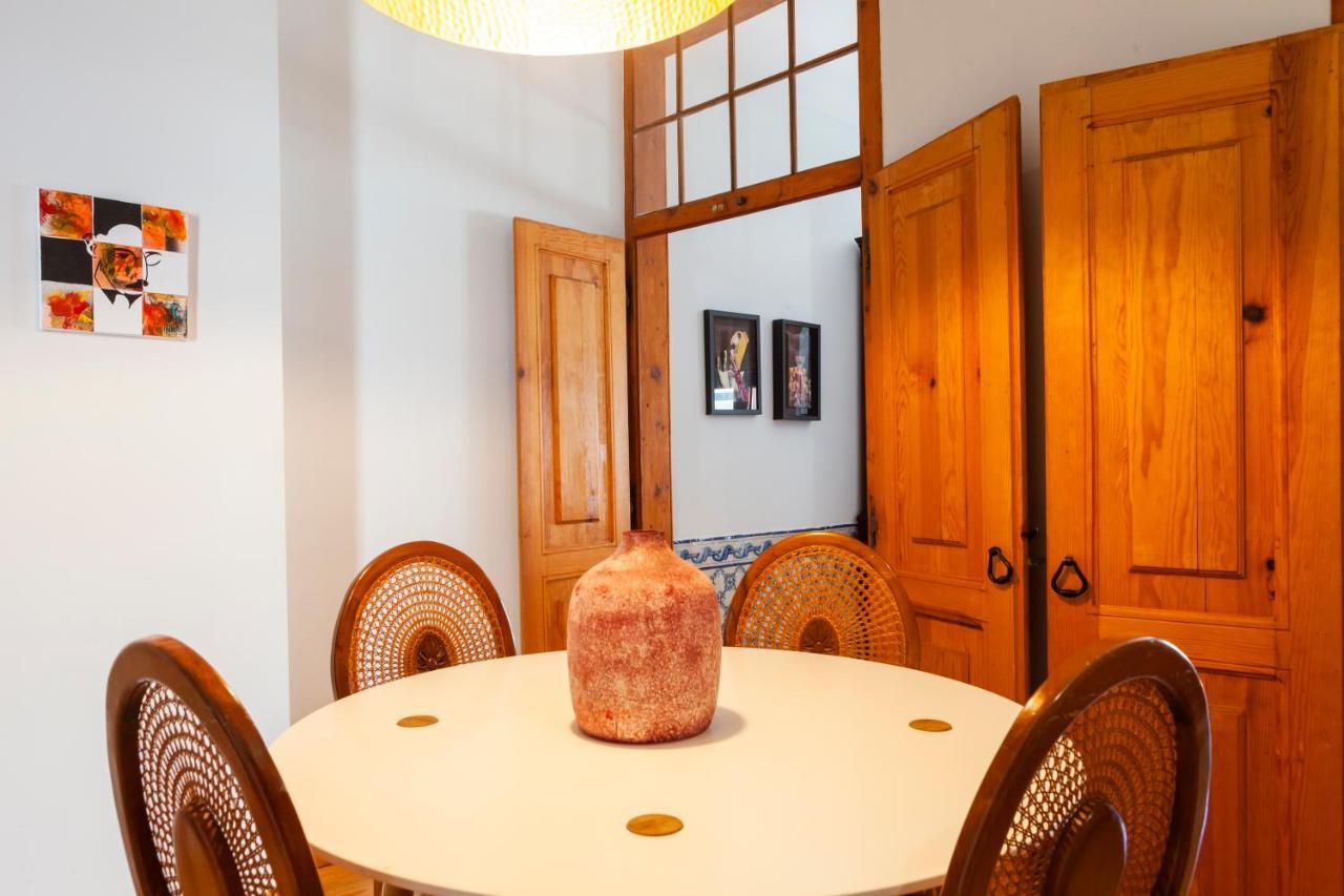 Alfama Terrace Apartment With Authentic XVIII Tiles And Historic Notes 3 Bedrooms & 2 Bathrooms Ac Lisbon Luaran gambar